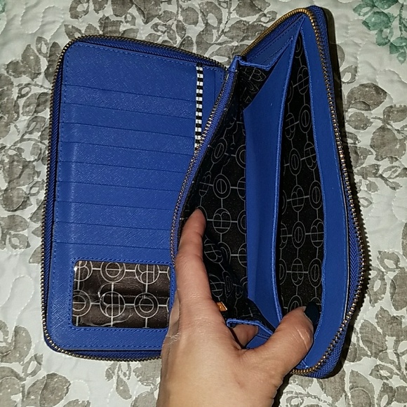 Henri bendel wallet - Picture 3 of 3